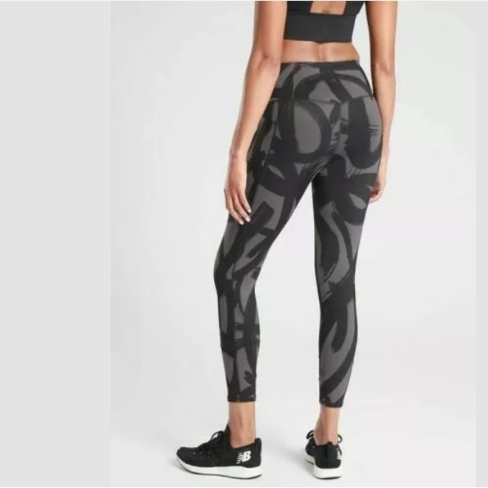 ATHLETA Tenacity Brush Strokes 7/8 Tight Black NWT - Picture 2 of 4